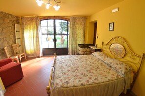 6 bedrooms, iron/ironing board, WiFi