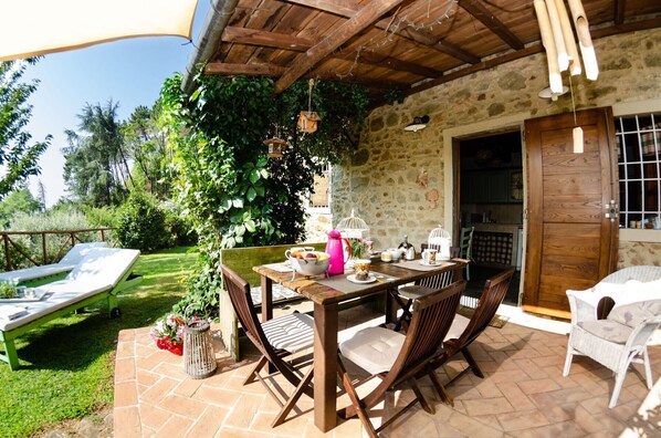 屋外ダイニングエリア