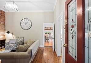 Interior - Central, cosy and private Wyse Cottage (Albury)