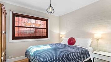 2 bedrooms, desk, iron/ironing board, free WiFi