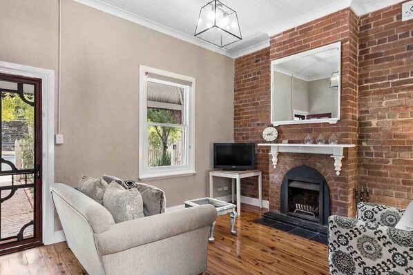 Una Smart TV, libros