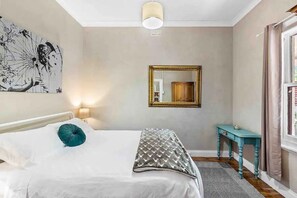 2 bedrooms, desk, iron/ironing board, free WiFi