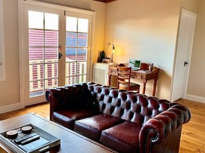 Una Smart TV, libros