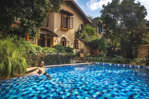 Beautiful villa in Colombo with a large pool