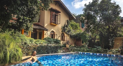 Beautiful villa in Colombo with a large pool