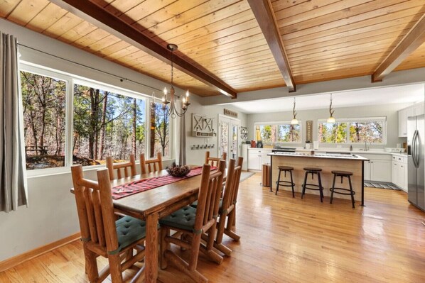 Dining - Pine Cone Lodge - Fire Pit* BBQ* Ping Pong* (Prescott)