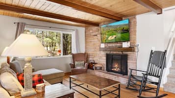 Smart TV, fireplace, DVD player, ping pong