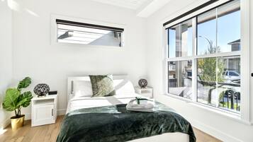 4 bedrooms, desk, iron/ironing board, travel cot