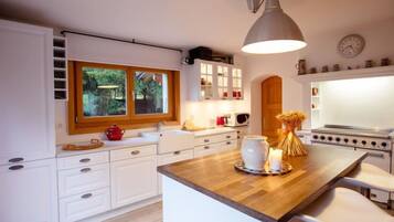 Réfrigérateur, micro-ondes, four, lave-vaisselle