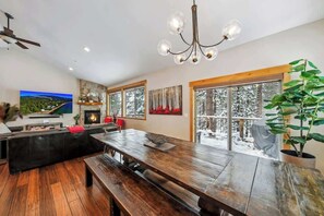 Interior - 13 Beds, Hot Tub, Pool Table, Dog Friendly (South Lake Tahoe)