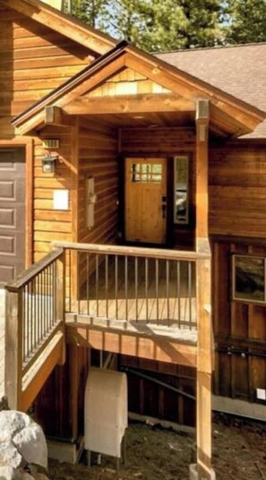 Exterior - 13 Beds, Hot Tub, Pool Table, Dog Friendly (South Lake Tahoe)