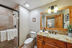 Hair dryer, towels - 13 Beds, Hot Tub, Pool Table, Dog Friendly (South Lake Tahoe)