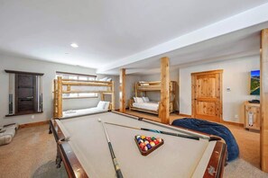 6 slaapkamers, een strijkplank/strijkijzer, gratis wifi, beddengoed