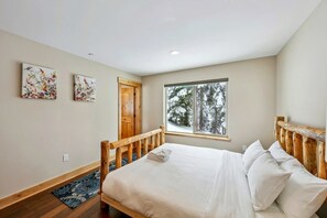 6 bedrooms, iron/ironing board, free WiFi, bed sheets - 13 Beds, Hot Tub, Pool Table, Dog Friendly (South Lake Tahoe)