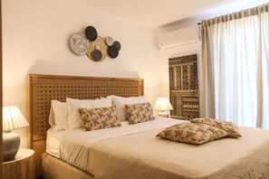 5 bedrooms, iron/ironing board, travel cot, WiFi