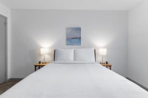 5 bedrooms, desk, iron/ironing board, WiFi