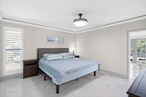 3 dormitorios, escritorio, tabla de planchar con plancha y wifi