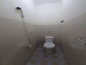 Chuveiro, toalhas de banho