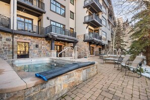 Outdoor spa tub - Prime Slope-Side Snowmass Condo! Heart Of Base Village, Shops & Dining. Hot Tubs, Fireplace, Balcony (Snowmass Village)