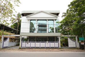 Exterior - Holiday Home Cochin 
Located in Ernakulam Near to Gandhi Square, Poonithura.  (Poonithura, Ernakulam)