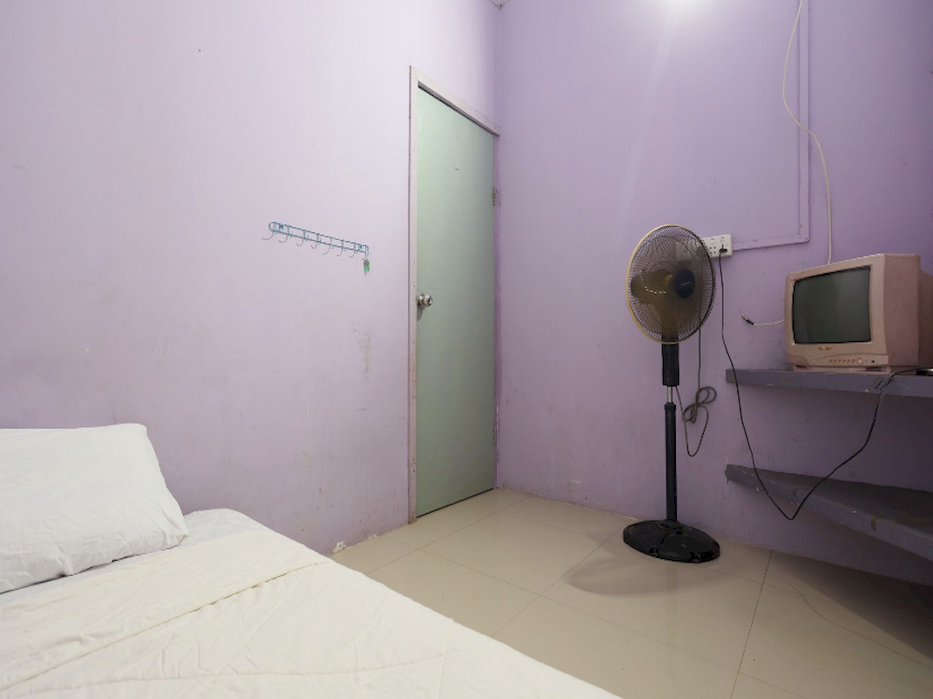 basic single room | 1 bedroom, laptop workspace, free wifi, bed sheets