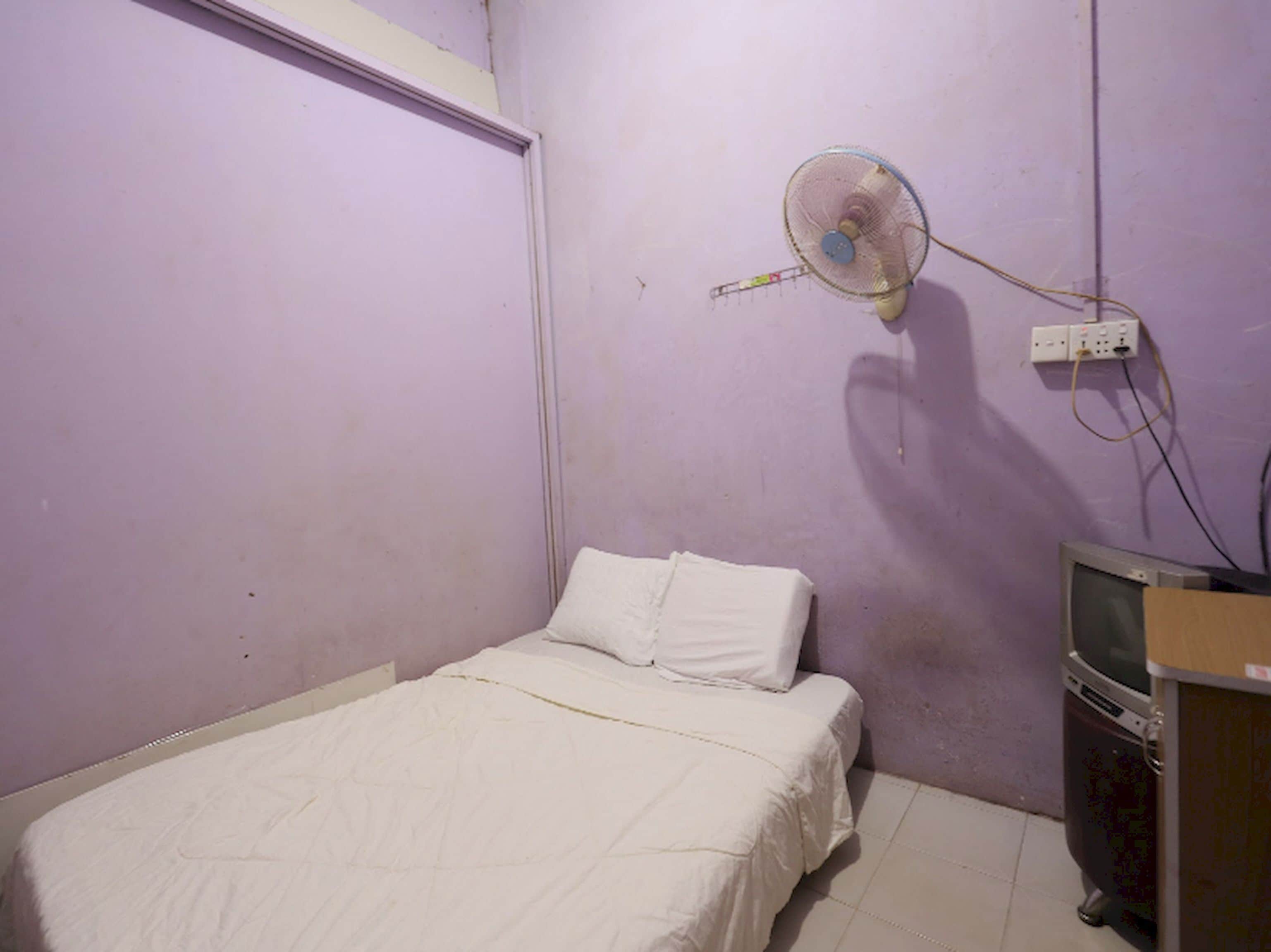 basic single room | 1 bedroom, laptop workspace, free wifi, bed sheets