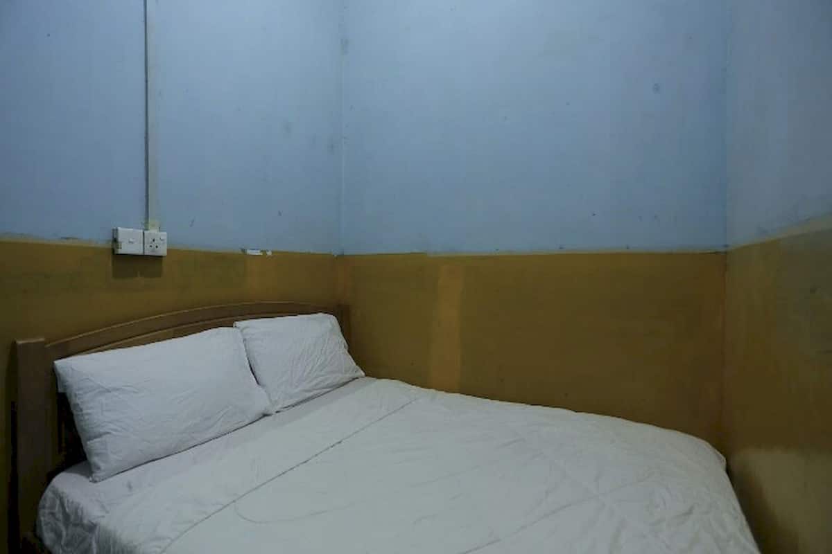 basic double room | 1 bedroom, laptop workspace, free wifi, bed sheets