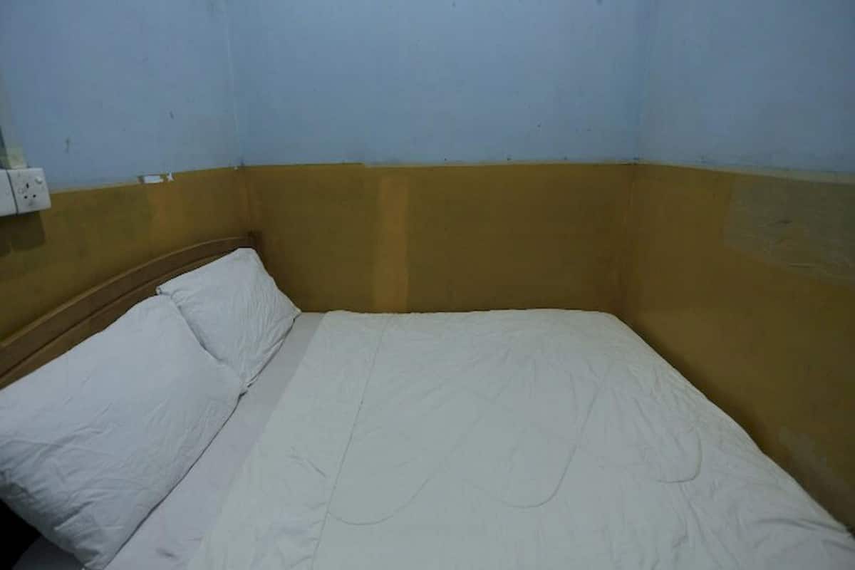 basic double room | 1 bedroom, laptop workspace, free wifi, bed sheets