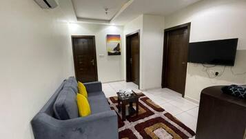 Economy Apartment | 1 bedroom, Egyptian cotton sheets, premium bedding, pillowtop beds
