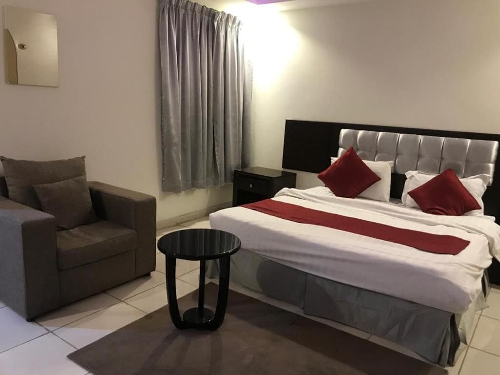 basic room | hypo-allergenic bedding, in-room safe, blackout curtains, soundproofing