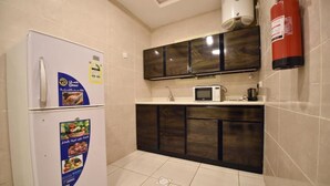 Mini-fridge, microwave, griddle, cookware/dishes/utensils - Rawat Al Msaif (Taif)