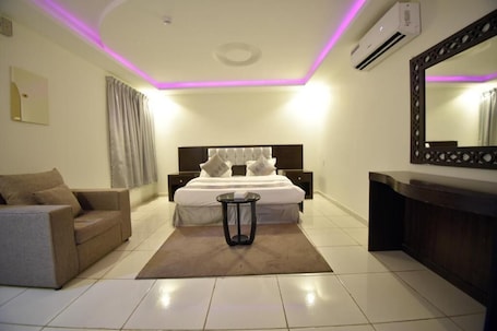 1 bedroom, Egyptian cotton sheets, premium bedding, pillow-top beds. Rawat Al Msaif