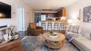 Una televisión, una oficina