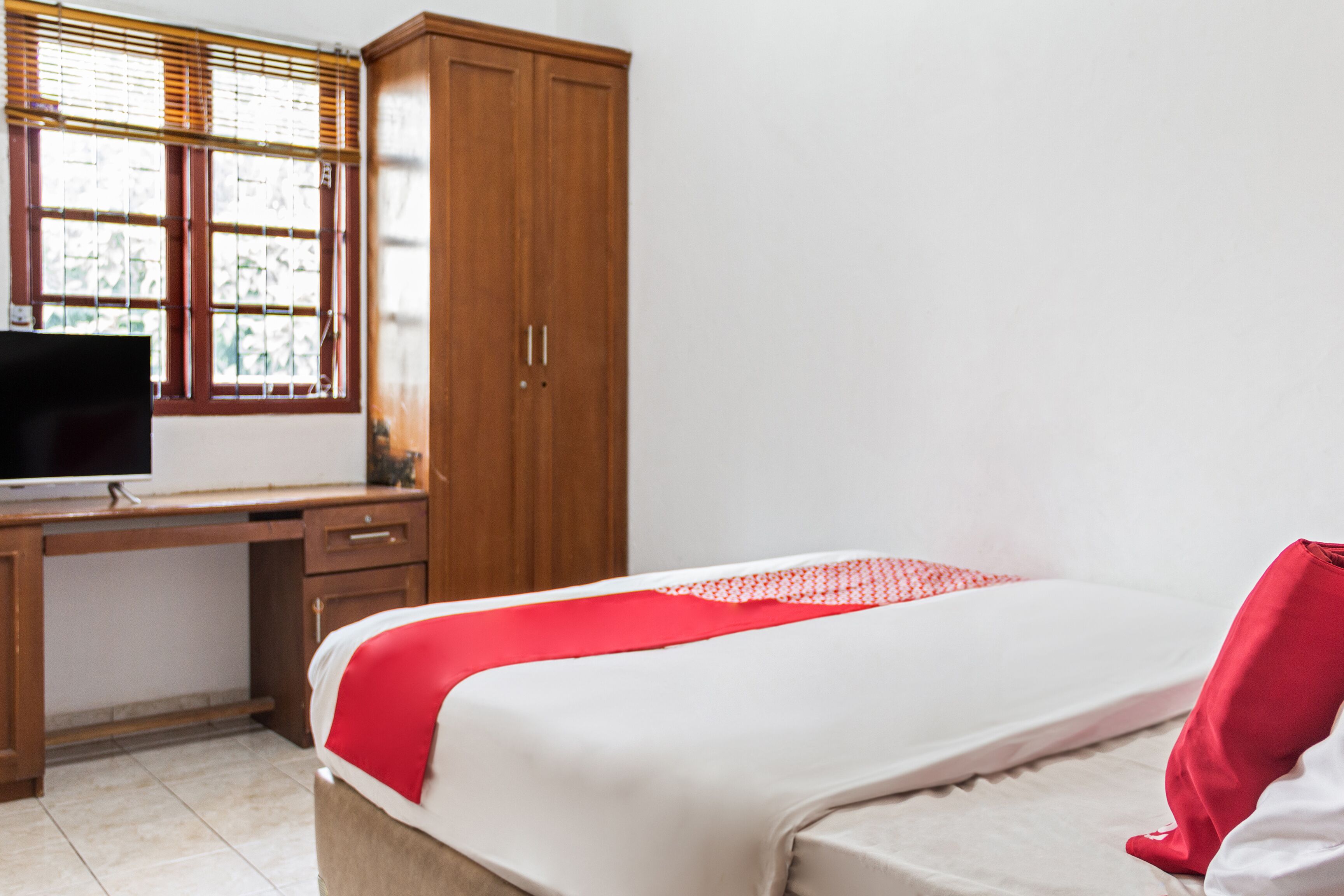 Deluxe Double Room | Laptop workspace, soundproofing, WiFi (free), bed sheets