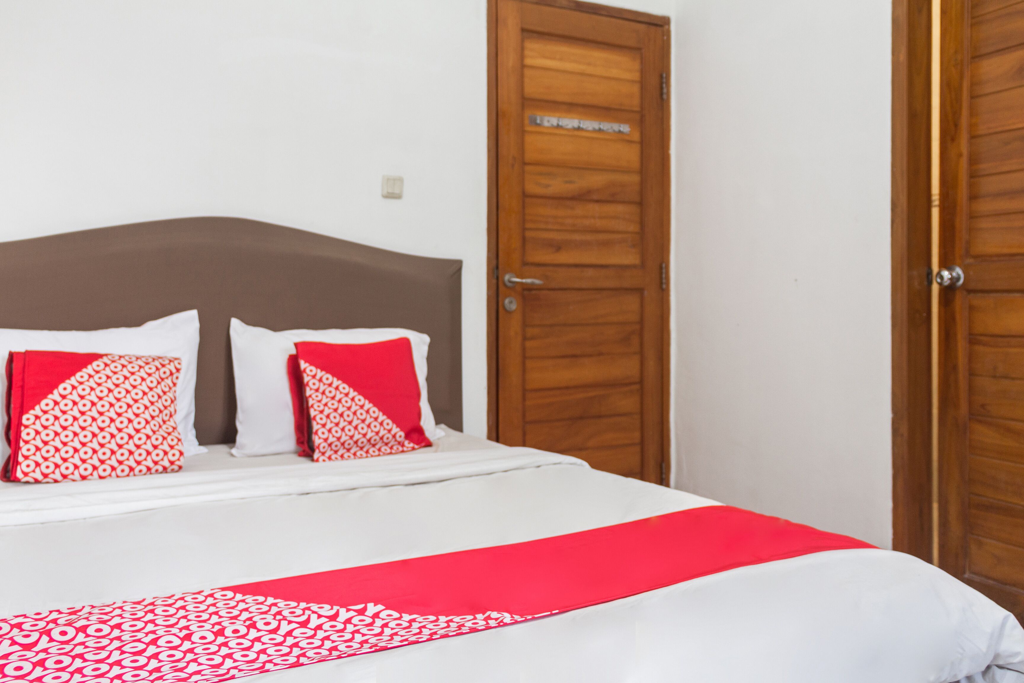 Deluxe Double Room | Laptop workspace, soundproofing, free WiFi, bed sheets