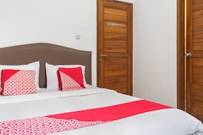 Deluxe Double Room - Capital O 93279 Asyoka Penginapan Pasutri (Bekasi)