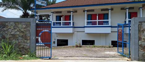 Fachada de la propiedad