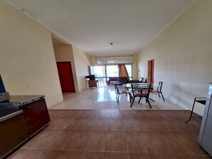 Dobbeltrom – standard | Skrivebord for bærbar PC, wi-fi (inkludert) og sengetøy