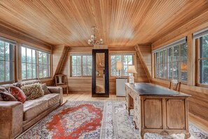 TV, fireplace, offices