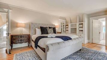 7 chambres, bureau, fer et planche Ă repasser, lit parapluie