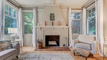 电视、壁炉、办公室