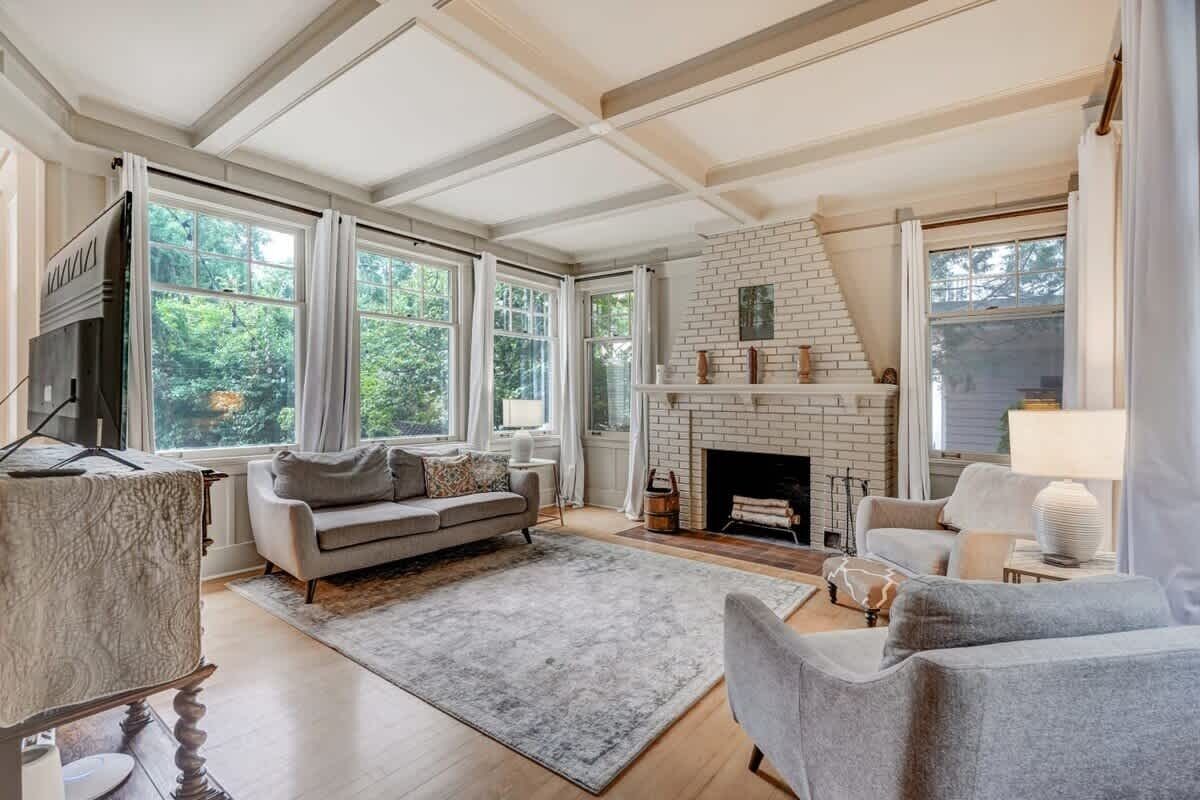 TV, fireplace, offices