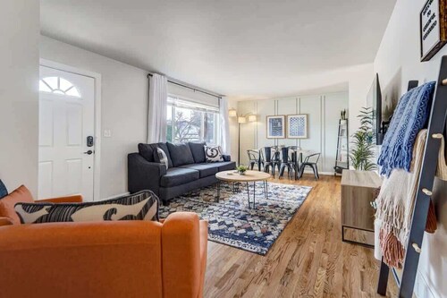 Cheerful Chalet! Centrally Located w BBQ Pit