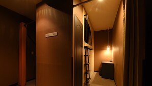 A hallway with a door labeled "5014 5015". - The Centurion Sauna Rest & Stay Sapporo Male Only (Sapporo)