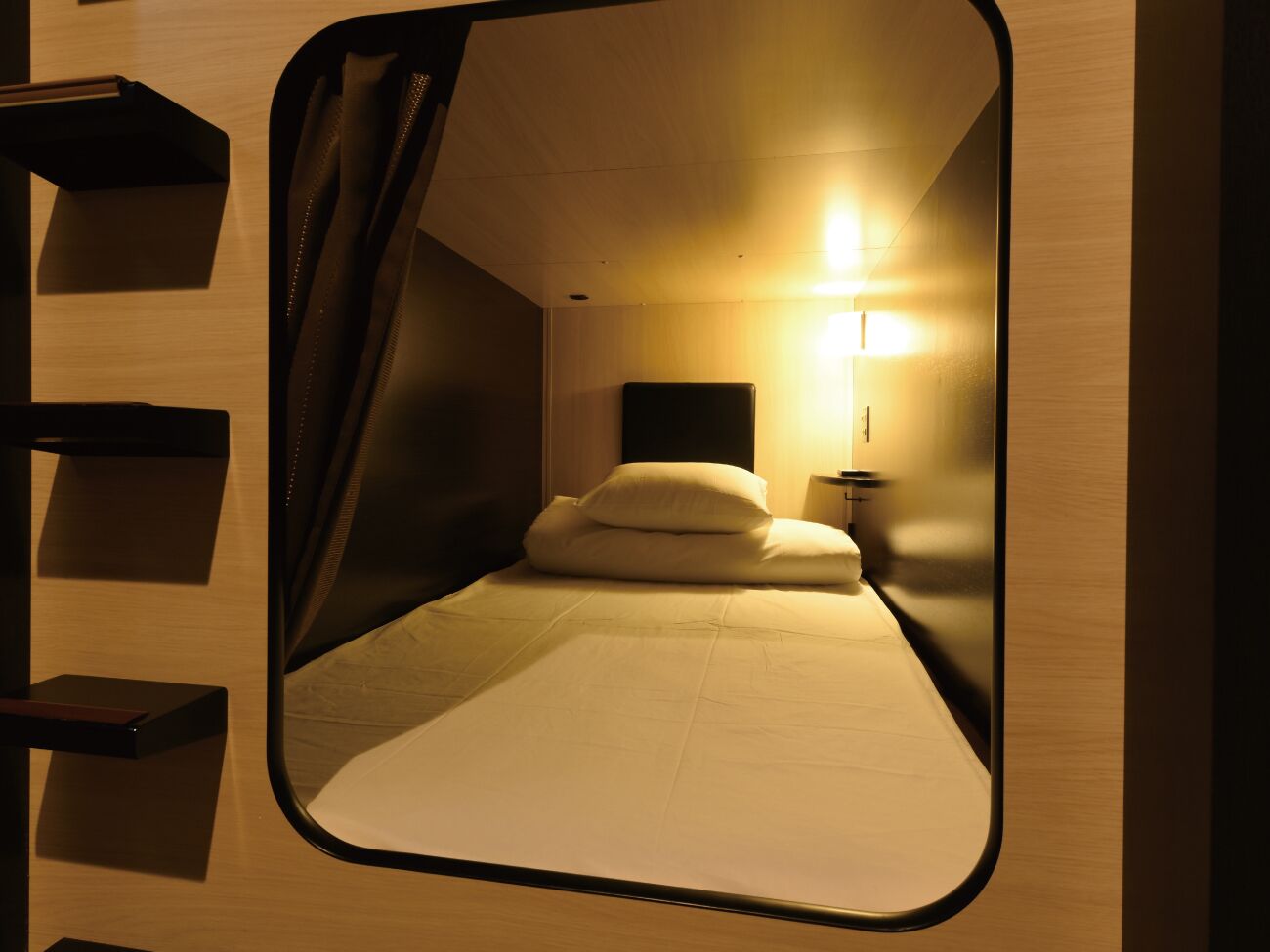 Standard Cabin-Lower Level, Non Smoking[MenOnly]Includes a ¥1500 coupon redeemable at the restaurant