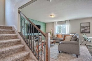 TV, offices - Lindenmere Horizon! Game Loft, Fire Pit, & WiFi (Monument)