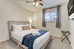 3 bedrooms, iron/ironing board, WiFi, bed sheets