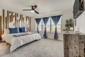 3 Schlafzimmer, Schreibtisch, Bügeleisen/Bügelbrett, Reisekinderbett