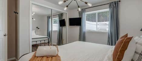 2 bedrooms, iron/ironing board, WiFi, bed sheets