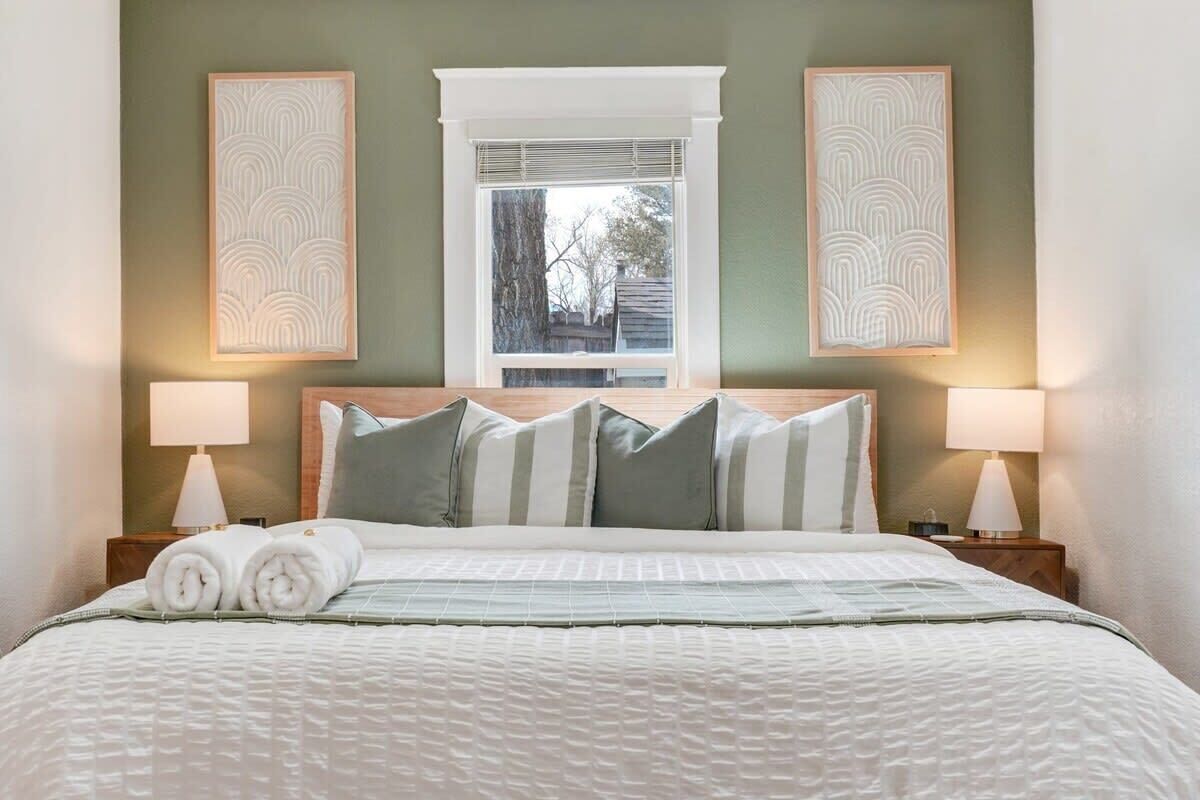 2 bedrooms, desk, iron/ironing board, travel cot